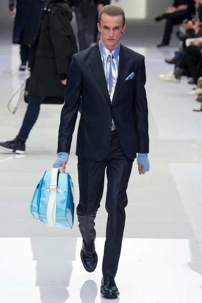Look 32